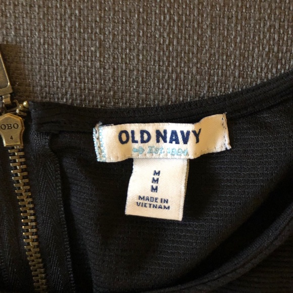 Black peplum tank with a zip back - Picture 3 of 3